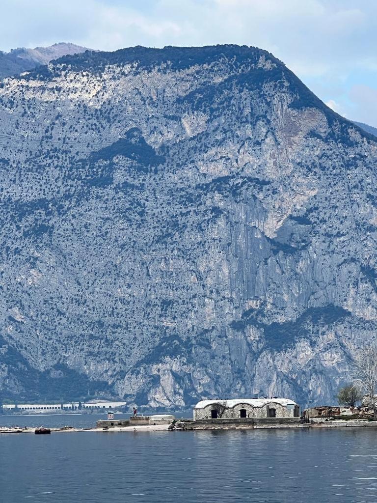 Absentia 1763 Garda Boutique Home - Lake Front Brenzone sul Garda Exterior foto